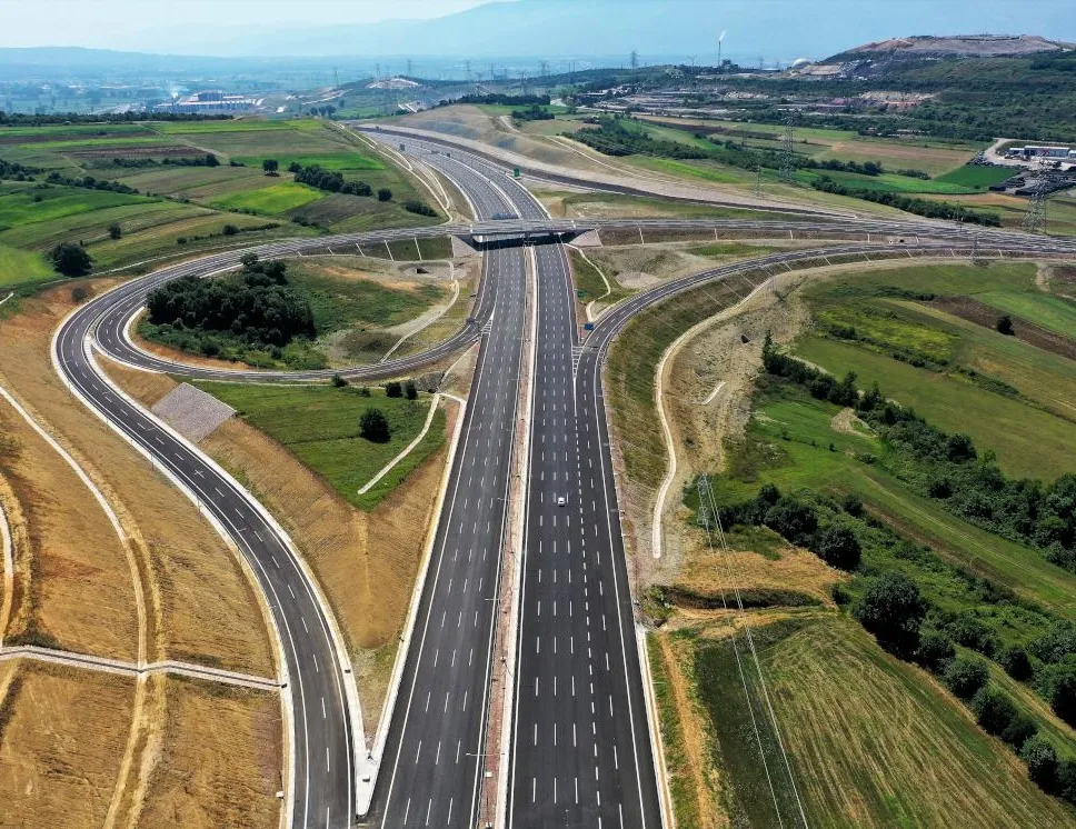 Türkiye’nin dört bir yanı yollarla birbirine bağlanıyor