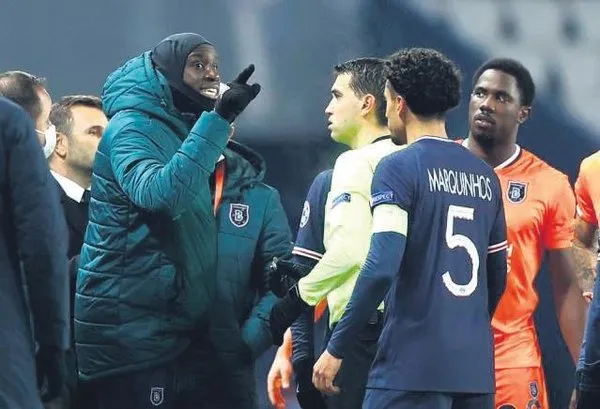 Başakşehir PSG ile oynanan maçta Webo’ya yapılan ırkçı saldırı sonrası dünyaya ders verdi-7