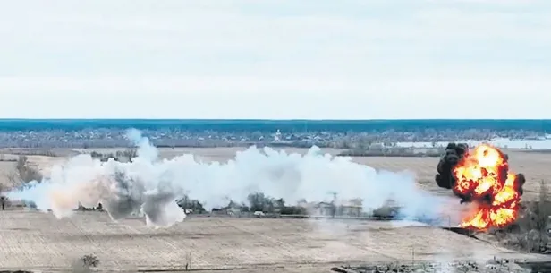 air-darbe-1646605842533.jpeg Rusya-Ukrayna savaşında bugüne kadar şehirleri bombalayan toplam 44 Rus jeti ve 48 savaş helikopteri düşürüldü-6