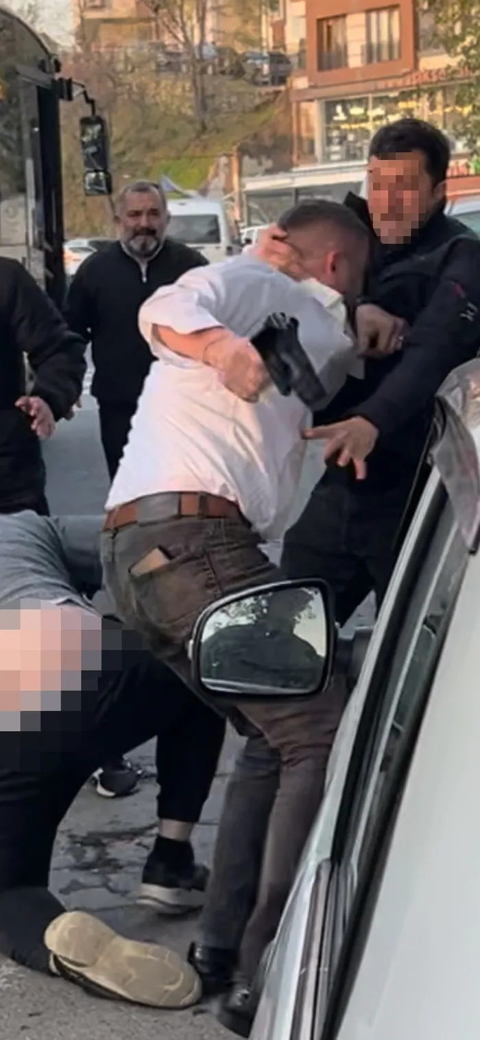 Son dakika: Alibeyköy'de İETT otobüsündeki kavganın yeni görüntüleri ortaya çıktı! İETT şoförü polis memurunu böyle yumruklamış!-3
