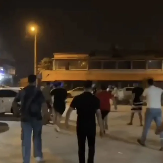 Polislere bıçakla saldırmaya çalıştılar