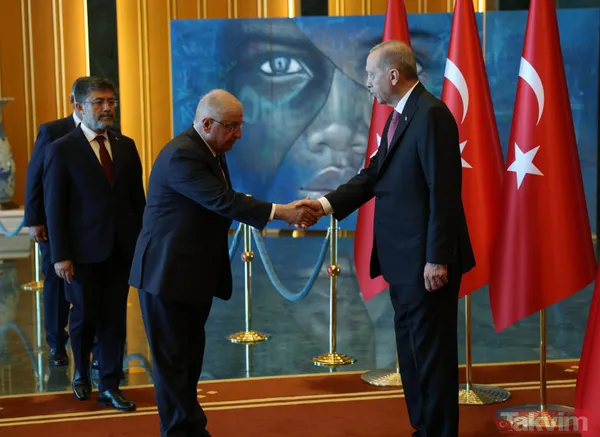 Külliye'de '30 Ağustos' kabulleri! Başkan Erdoğan'dan Türkiye'nin ilk kadın amirali Gökçen Fırat'a: Sen benim hemşehrimdin he? - 38