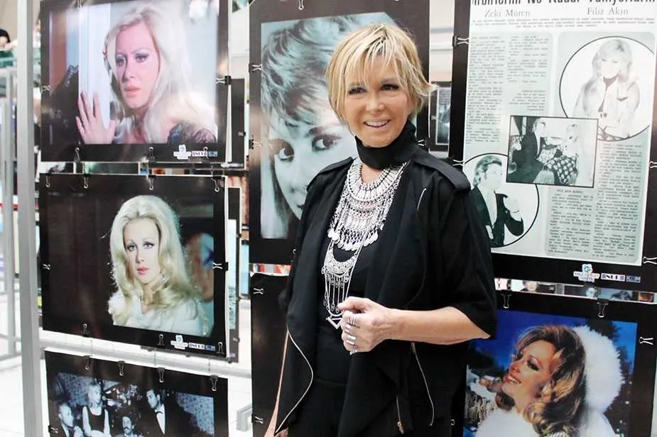 Oğlu İlker İnanoğlu’nu herkes biliyordu! Yeşilçam yıldızı Filiz Akın’ın yeğeni de çok ünlü çıktı! - 3