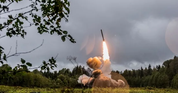 Son dakika: Rusya'da askerin fırlattığı roket geri dönüp askerlerin arasına düştü