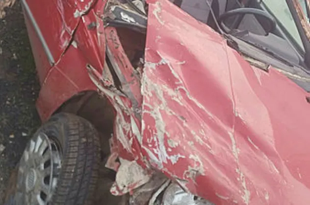 Edirne'de feci kaza! Tıra arkadan çarpan otomobil hurdaya döndü: 2 yaralı