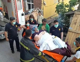 Kilo nedeniyle yürüyemeyen kadın vinçle taşındı