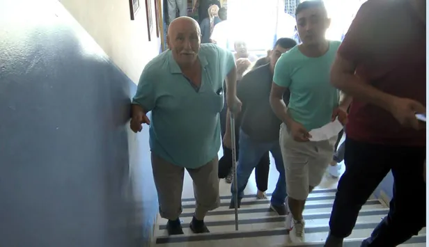 Avcılar'da 18 bin 450 seçmenli okulda büyük kalabalık-4