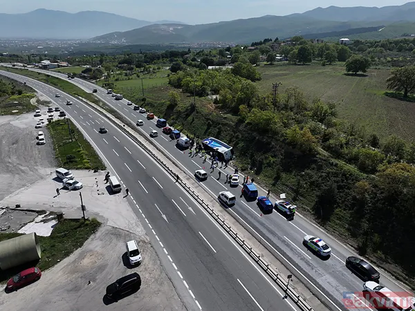 Yalova'da düz yolda giden otobüs devrildi! Görüntüler ortaya çıktı - 3