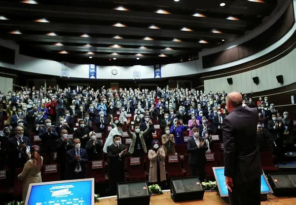 Başkan Erdoğan, AK Parti Teşkilatı’na seslendi! Muhalefetin eleştirilerine cevap verdi-1