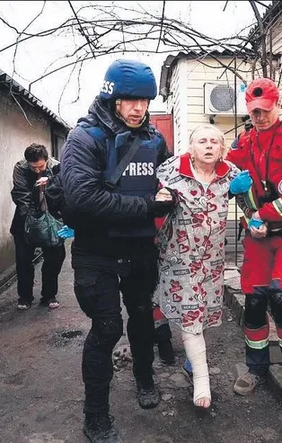 Rusya, Ukrayna’nın ikinci büyük liman kenti Mariupol’u kuşattı