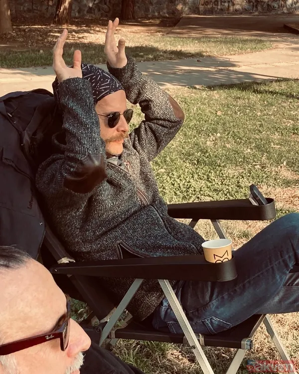 Kuruluş Osman'ın Komutan Lucas'ı Özgür Çevik’in sokak ortasında evlilik teklifi ettiği eşi güzelliğiyle hayran bıraktı! - 8