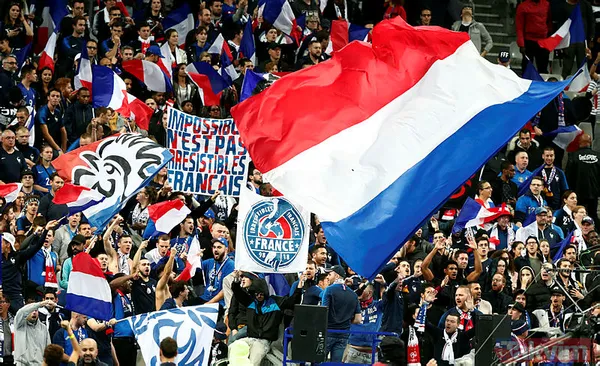 Fransa-Türkiye maçında tribünlerde provokatif pankart! UEFA'dan ceza gelecek mi? - 4
