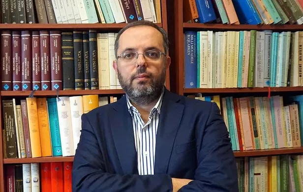 prof-dr-erhan-afyoncu-kimdir-erhan-afyoncu-kac-yasinda-nereli-ve-ne-is-yapiyor-1685428392226.jpg Prof. Dr. Erhan Afyoncu kimdir? Erhan Afyoncu kaç yaşında, nereli ve ne iş yapıyor?-4