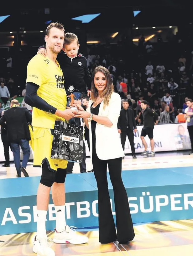 anadolu-efesi-yenerek-seriyi-3-1-yapan-fenerbahce-beko-10-kez-mutlu-sona-ulasti-1655158679123.jpeg Anadolu Efes'i yenerek seriyi 3-1 yapan Fenerbahçe Beko 10. kez mutlu sona ulaştı-2