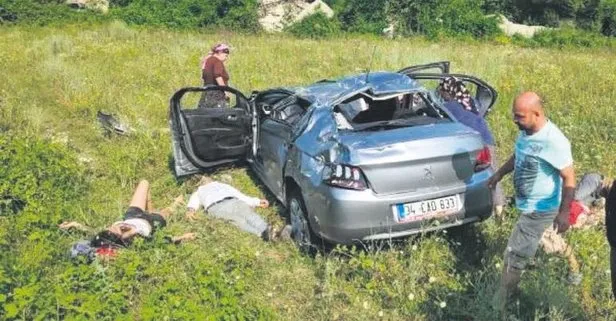 Sinop’ta kaza! Otomobilin yanında yardım gelmesini beklediler