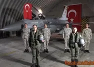 Son dakika: Bakan Akar ve TSK Komuta Kademesi, Mehmetçikle İstiklal Marşı okudu