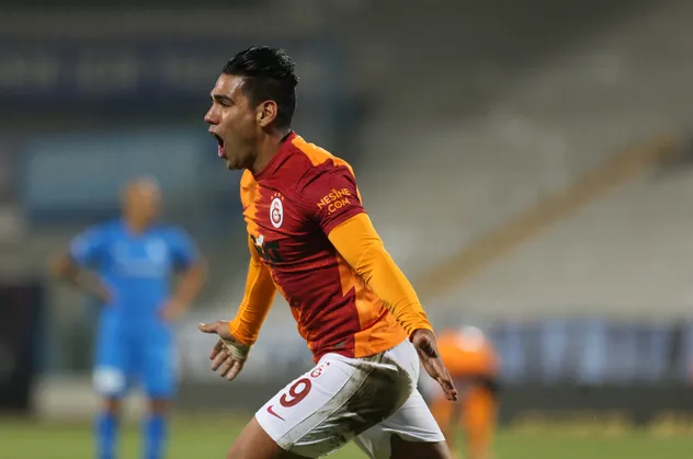 Galatasaray'da Falcao depremi! Artık iyileşse bile forma giyemeyecek
