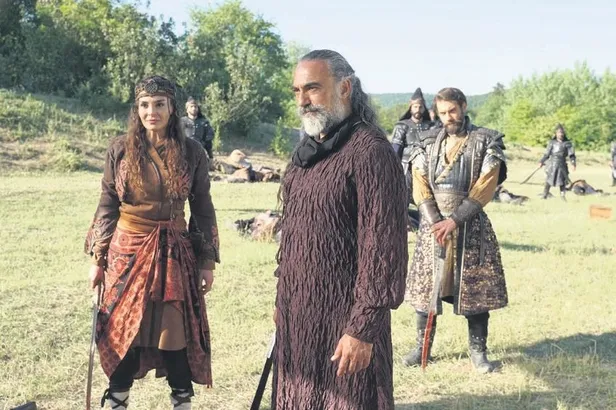 uzun-suredir-ortalikta-gozukmeyen-baris-arduc-ve-gupse-ozay-cifti-bombayi-patlatti-guzel-oyuncu-2-aylik-hamile-1653332895276.jpeg Uzun süredir ortalıkta gözükmeyen Barış Arduç ve Gupse Özay çifti bombayı patlattı! Güzel oyuncu 2 aylık hamile-10