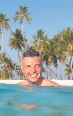 Coronavirüs nedeniyle çalışanlarına ‘yurt dışına çıkış’ yasağı koyan Sadettin Saran yasağı kendi deldi!