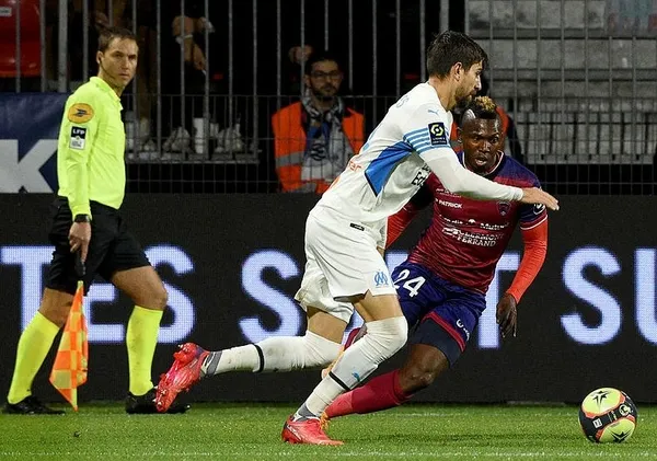 fenerbahcenin-yeni-transferi-luan-peres-oyuncu-istanbula-indi-1659039764070.jpg Fenerbahçe'nin yeni transferi Luan Peres! Oyuncu İstanbul'a indi-4