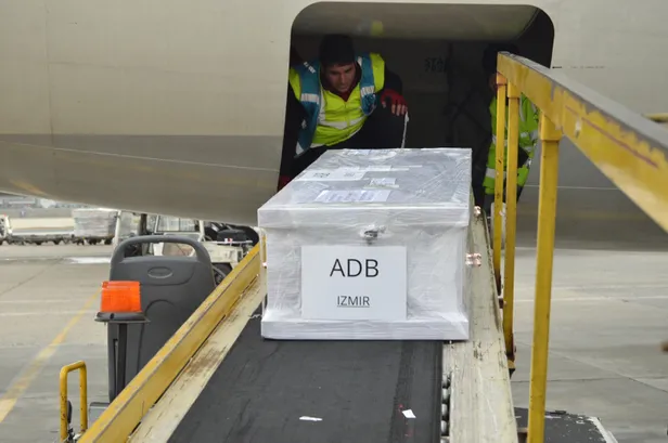 Ukrayna'da öldürülen iki öğrencinin cenazesi Türkiye'ye getirildi-3