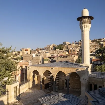 6 Şubat depremlerinde hasar gören iki tarihi cami yeniden ayağa kaldırıldı: Mevlid Kandili’nde kapılarını açıyor
