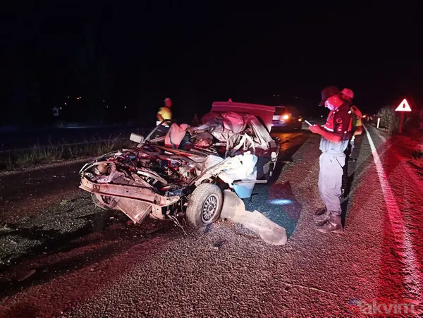 Kastamonu'da zincirleme kaza! Araba kağıt gibi ezildi... Ölü ve yaralılar var - 5
