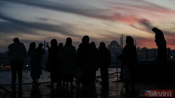 "Mahalle Dayanışması Bizim İçin Daha Önemli" Albayrak, Mahallede Sosyal Dayanışmanın Güçlü Olduğuna Dikkat Çekerek Büyüklüğü Sadece Nüfus Sayısıyla...