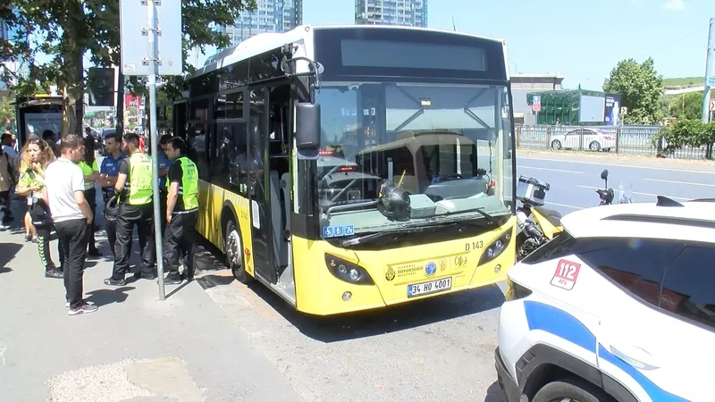 Şişli'de motosiklet artçısı sara nöbeti geçirip İETT otobüsünün önüne düştü!-4