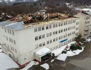 Bartın’da fırtına okul çatısını uçurdu