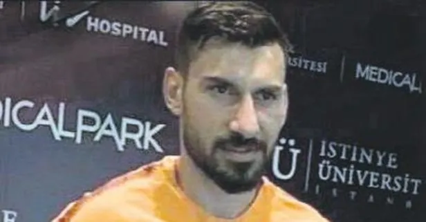 Şener Özbayraklı Galatasaray formasını giydi