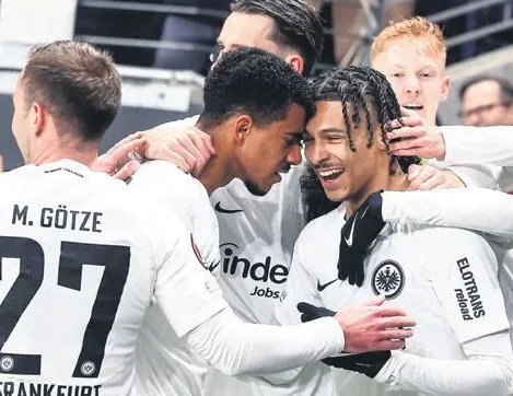 Frankfurt çeyrek finalde