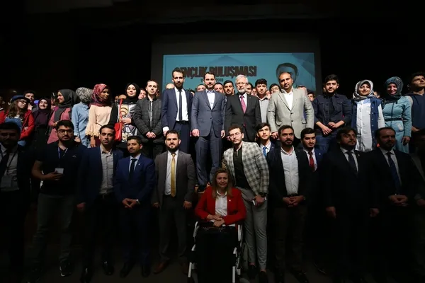 Enerji ve Tabii Kaynaklar Bakanı Berat Albayrak Bursa’da gençlerle bir araya geldi-6