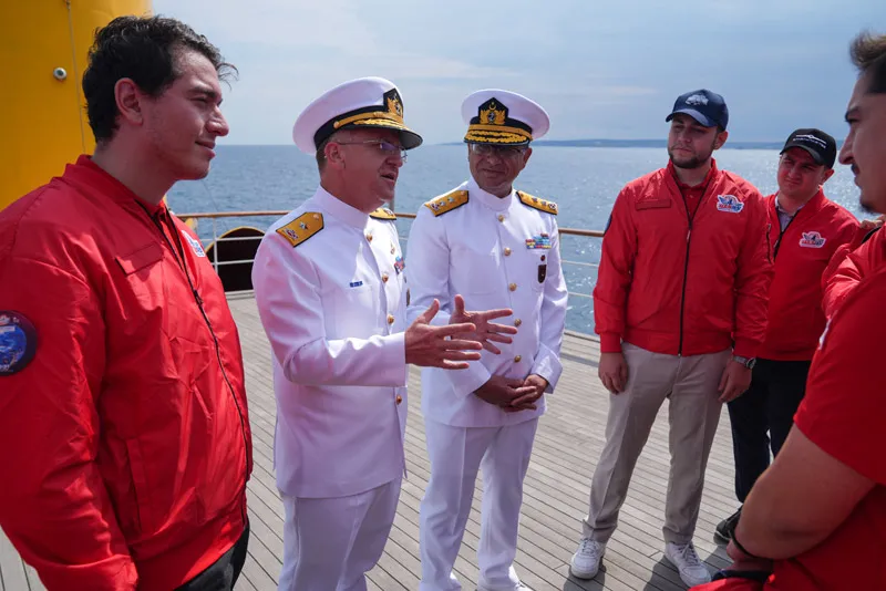 	 Savarona yatıyla Boğaz'daki geçiş törenine katılacak gençler duygularını AA'ya anlattı