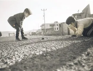 Çocuklar ’bir de buradan bak’ diyor