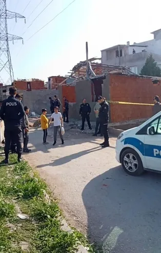 İzmir’de pompalı tüfekli cinayet! Oğul tutuklandı baba aranıyor