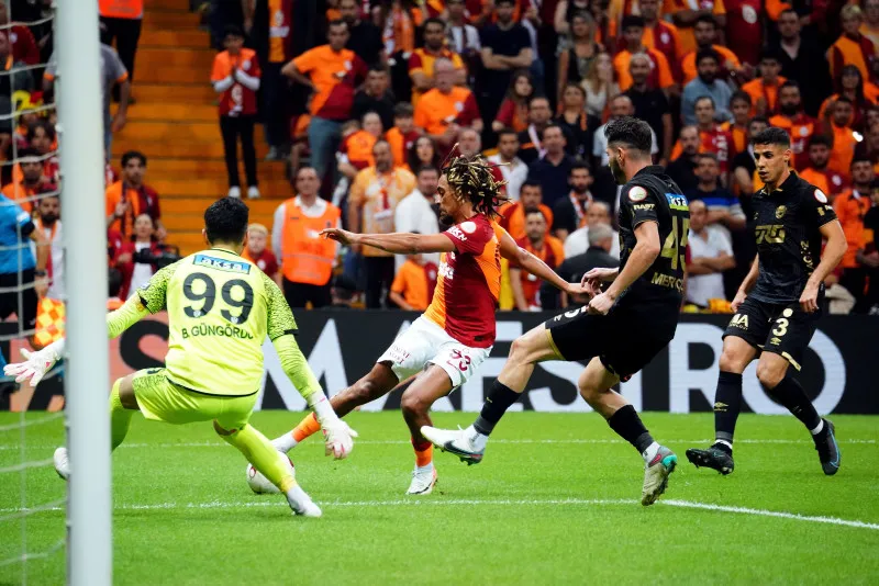 GALATASARAY HABERLERİ | Okan Buruk'tan 3 yıldız için flaş rapor! - 3