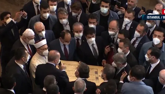 Taksim Camii açılışında Başkan Erdoğan'dan Kur'an-ı Kerim hediyesi