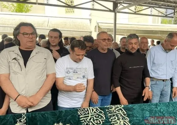 Emre Altuğ babasını toprağa verdi eski eşi Çağla Şıkel ve annesi Asuman Şıkel yalnız bırakmadı! Çağla Şıkel: "Tuncer Amcam… Dedemiz…" - 7