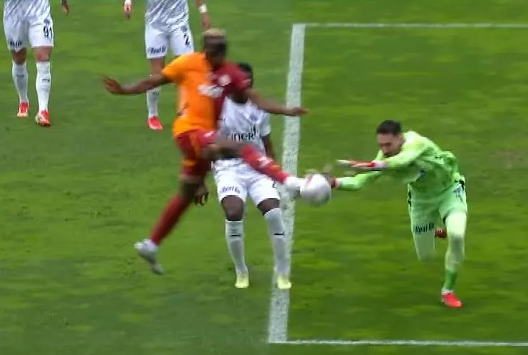 Hakem penaltıları nasıl verdi?