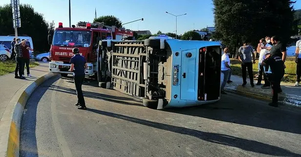 İstanbul’da otomobil dolmuşa çarptı: 4 kişi yaralandı