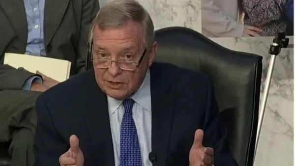 zuckerbergin-87-milyon-kisinin-verisinin-calindigi-skandal-sonrasi-senatodaki-ifadesindeki-diyalog-tekrar-gundemde-1610395828165.jpg Zuckerberg'in, 87 milyon kişinin verisinin çalındığı skandal sonrası Senato'daki ifadesindeki diyalog tekrar gündemde-7