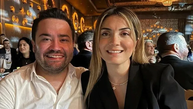 chpli-muhittin-bocekin-rusvet-carki-desifre-kendi-tehdit-etti-oglu-siyah-posetlerle-milyonlar-kaldirdi-bomba-m-1759066612706.jpeg Muhittin Böcek'in oğlu Gökhan Böcek'ten müteahhitlere tehdit: ʺBabamın haberi olmadan bu şehirde kimse iş yapamazʺ