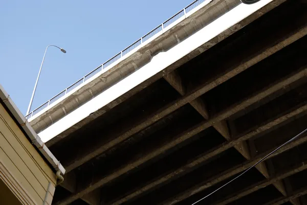 15-temmuz-sehitler-koprusunde-gorunmeyen-tehlike-ortakoy-viyadugunden-parcalar-dusuyor-1632812235457.jpg 15 Temmuz Şehitler Köprüsü'nde görünmeyen tehlike! Ortaköy Viyadüğü'nden parçalar düşüyor-6