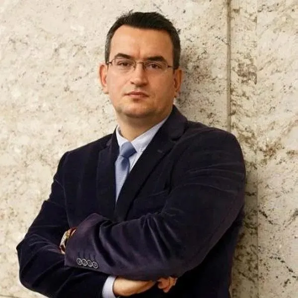 son-dakika-deva-parti-kurucusu-casus-metin-gurcana-16-yil-8-ay-hapis-cezasi-1748851350267.jpeg DEVA Parti kurucusu casus Metin Gürcan'a 16 yıl 8 ay hapis cezası verildi (Takvim.com.tr / Arşiv)