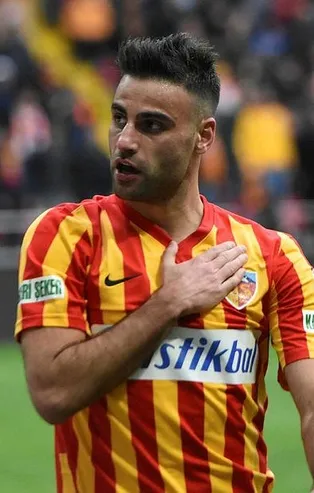 Deniz Türüç imzalıyor!