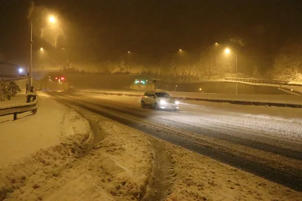 Bolu Dağı'nda ağır araçların geçişine 15 saattir izin verilmiyor-2