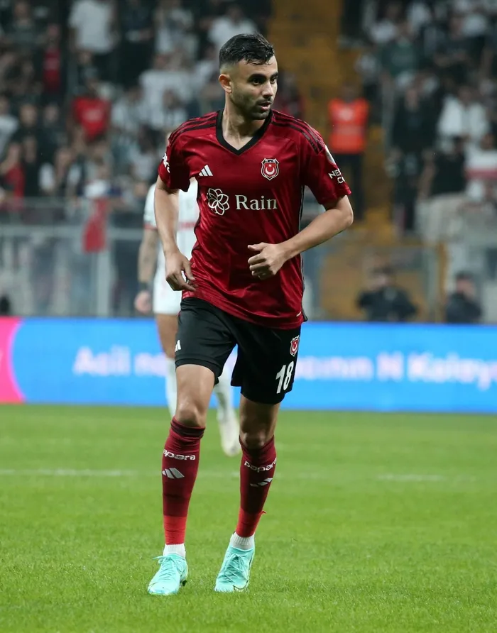 besiktasta-rachid-ghezzal-depremi-oyuna-devam-edemedi-1698687916511.jpeg Beşiktaş'ta Rachid Ghezzal depremi! Oyuna devam edemedi-2