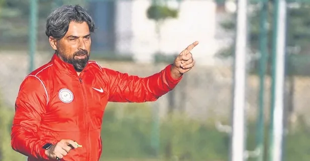 Çaykur Rizespor'un teknik direktörü İlhan Palut futbolseverlerin beğenisini kazandı! 5 maçta 10 puanlık başarı...