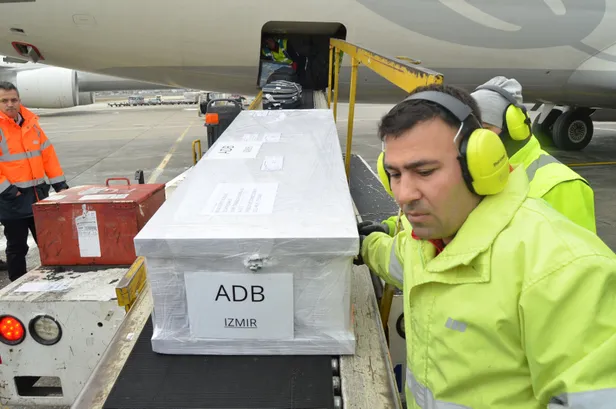 Ukrayna'da öldürülen iki öğrencinin cenazesi Türkiye'ye getirildi-4